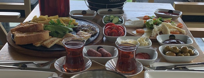 Vastello Cafe Restaurant is one of Murat'ın Beğendiği Mekanlar.