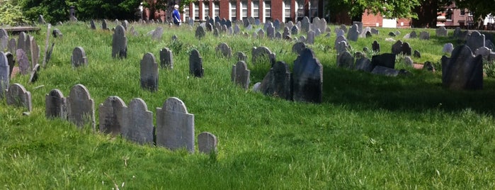 Copp's Hill Burying Ground is one of Lizzieさんのお気に入りスポット.