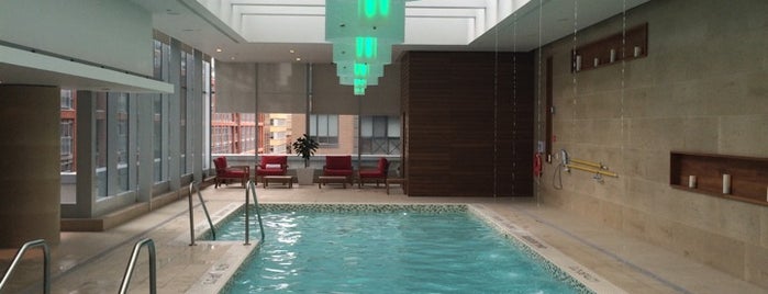 The Pool at Shangri-La is one of Tempat yang Disukai Darren.