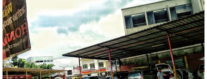 Daniel's Auto Car Wash is one of Cucian Mobil Palembang.