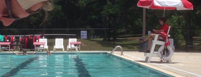 Crowfield Swimming Pool is one of Tempat yang Disukai Paulien.