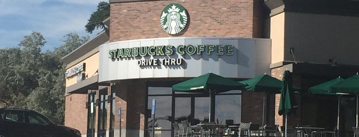 Starbucks is one of Tempat yang Disukai Paulien.
