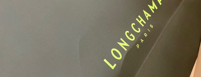 Longchamp is one of สถานที่ที่ Mei ถูกใจ.