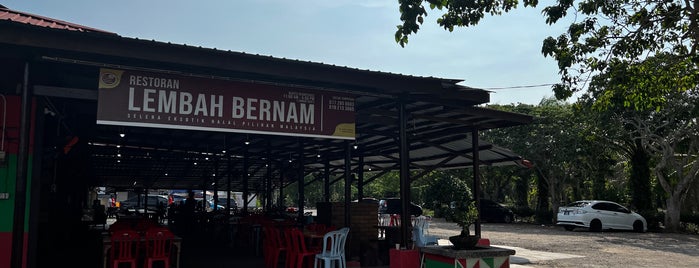 Restoran Lembah Bernam is one of Kampung feel.