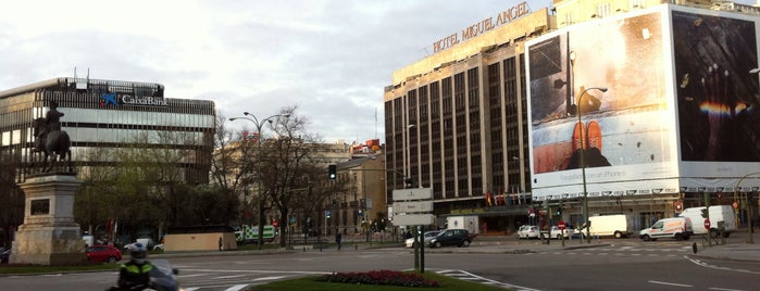 Plaza del Doctor Marañón is one of Lugares de interés.