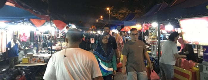 Pasar Malam Seri Kembangan is one of Posti salvati di Adrien.