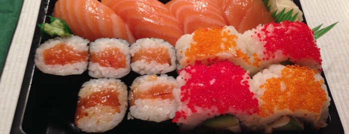 Yoma Sushi is one of Locais curtidos por Theresa.