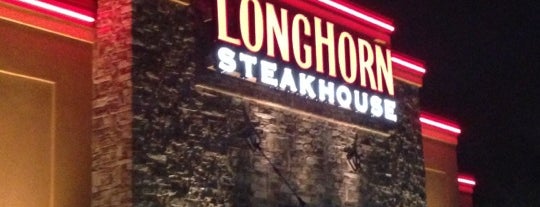 LongHorn Steakhouse is one of Tempat yang Disukai Veronica.