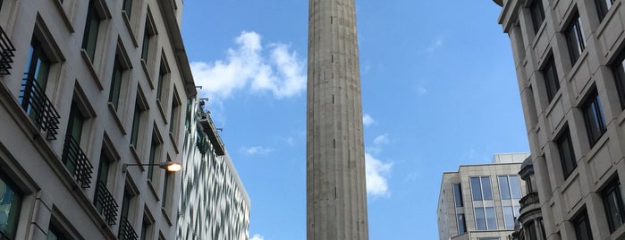 The Monument is one of London 2.0.