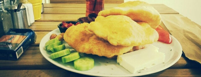 Pişi Breakfast and Burger is one of สถานที่ที่ Ulas ถูกใจ.