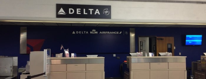 Delta Airlines is one of Lieux qui ont plu à Brandi.