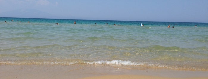 Psarou beach is one of Queise 님이 좋아한 장소.