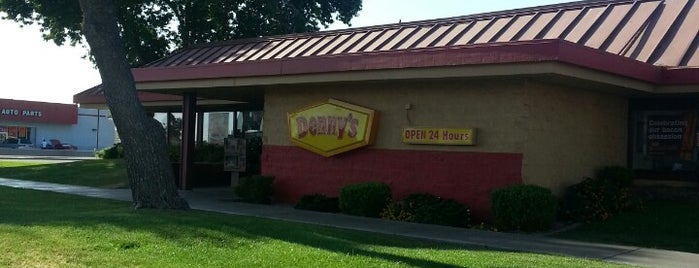 Denny's is one of Tempat yang Disukai Dewana.