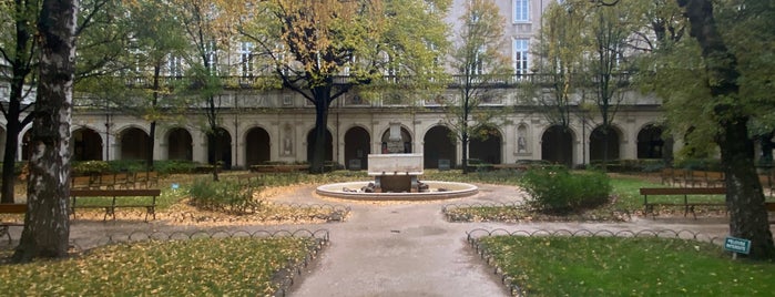 Jardins du Palais Saint-Pierre is one of Lyon.