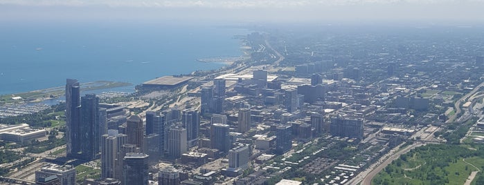 Skydeck Chicago is one of Tempat yang Disukai Estela.