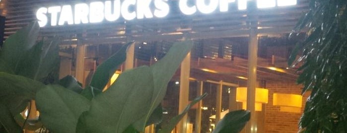 Starbucks is one of Locais curtidos por Runes.