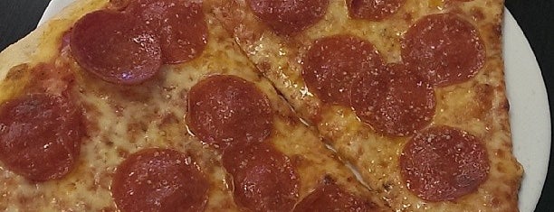 D'amore's Pizza is one of Ross'un Beğendiği Mekanlar.