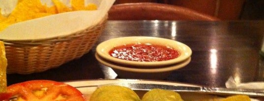 Nacho's Mexican Restaurant is one of Lugares favoritos de David.