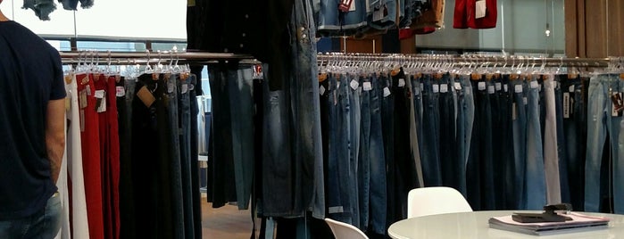 Sawary Jeans is one of Sergio Pauloさんのお気に入りスポット.