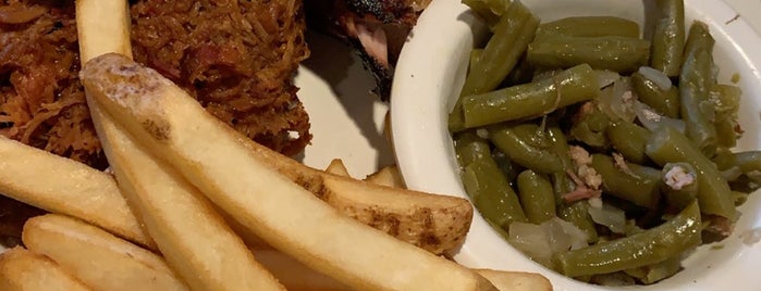 Oakwood Smokehouse & Grill is one of Lugares favoritos de Melissa.