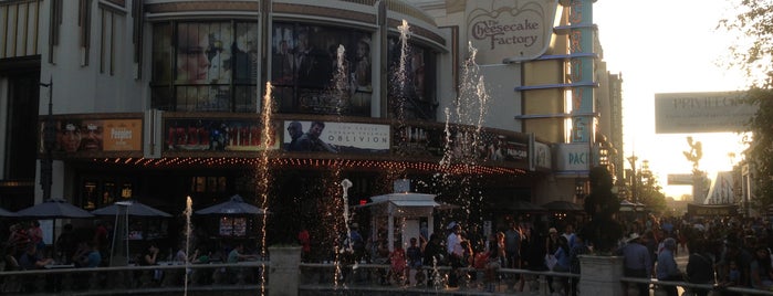 Pacific Theatres at The Grove is one of Kino.