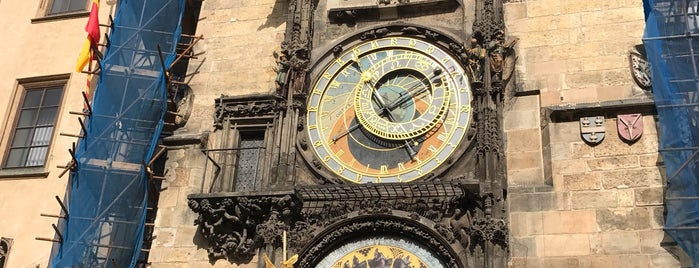 Pražský orloj is one of Tempat yang Disukai Roman.