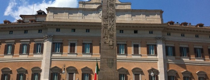 Piazza di Montecitorio is one of Da vedere a Roma.