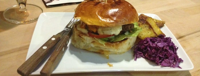 W35 ROM American & Mexican Grill Bar is one of Burger & Co..