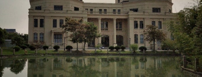 Shanghai International Studies University is one of Shanghai Universities and Colleges.