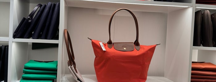 Longchamp is one of Barca Shopping.