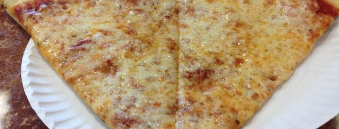 Taste Of New York Pizzeria is one of Kimmie's Saved Places.