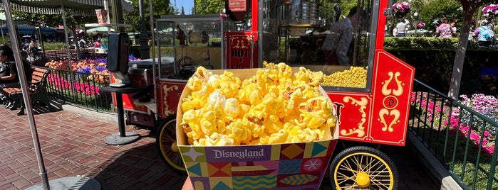 Central Plaza Popcorn Cart is one of Disneyland Food.