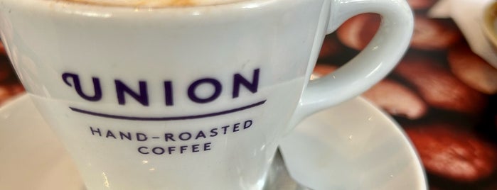 Union Café & Bistro is one of Locais curtidos por Yarn.