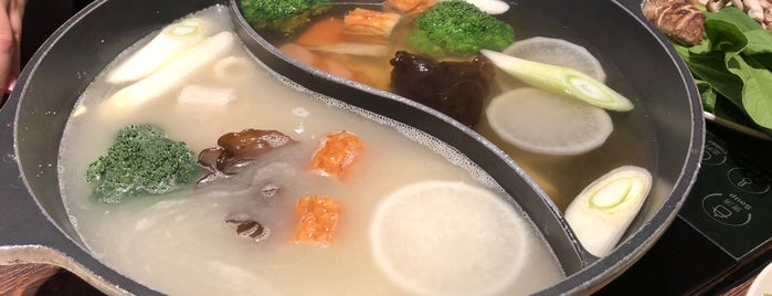 ShabuShabu & Sukiyaki restaurant Gyu Jin（牛陣） is one of Yarn'ın Beğendiği Mekanlar.