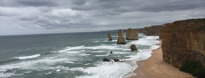The Twelve Apostles is one of Lieux qui ont plu à Yarn.