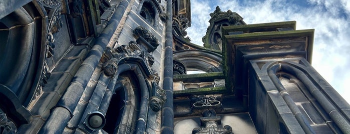 The Scott Monument is one of Locais curtidos por Yarn.