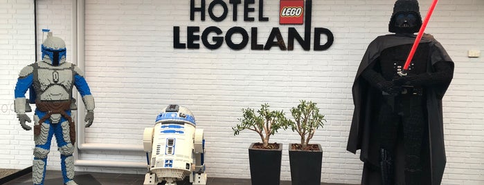 Hotel Legoland is one of Locais curtidos por Yarn.