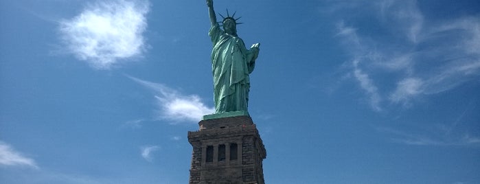 Liberty Island is one of sevdiğim gittiğim gitmek istediklerim.