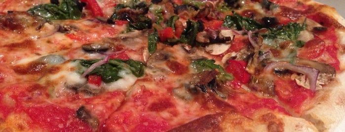 Pizza Billa is one of Lugares guardados de Queen.