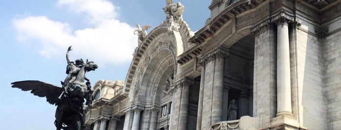 Museo del Palacio de Bellas Artes is one of Lieux qui ont plu à Maru.