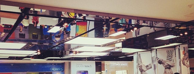 Samsung Experience Store is one of Orte, die Gerald Bon gefallen.
