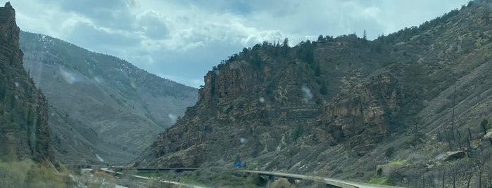 Glennwood Canyon (I-70, Most Beautiful Highway in The World) is one of Lugares favoritos de Zach.