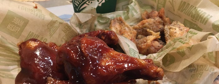 Wingstop is one of Lugares favoritos de Shawn.