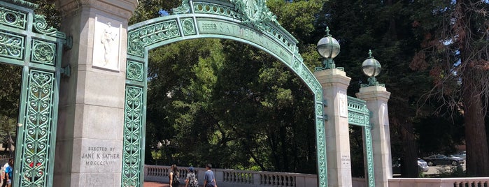 Sather Gate is one of Lugares favoritos de Shawn.