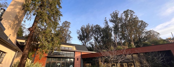 Glen Park Recreation Center is one of Spoonさんのお気に入りスポット.