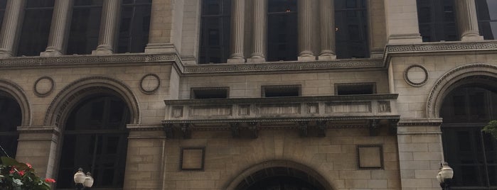 Chicago Public Library Foundation is one of สถานที่ที่ Shawn ถูกใจ.