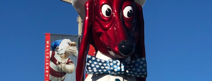 Doggie Diner Head is one of Lugares favoritos de Shawn.