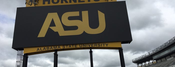 New ASU Stadium is one of Shawnさんのお気に入りスポット.