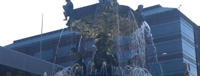 Court Square Fountain is one of Shawn : понравившиеся места.