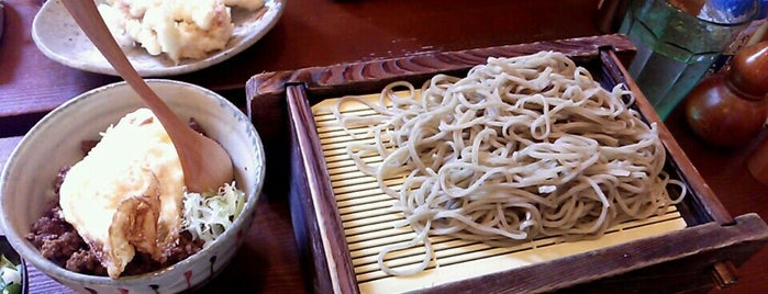 蕎麦喰い処 やまや is one of Orte, die Gianni gefallen.